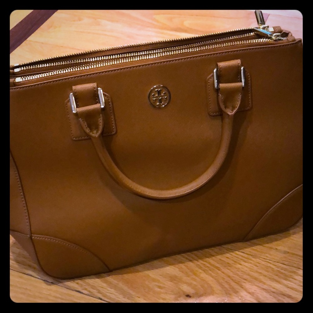NEW Tory Burch pebble leather hand bag